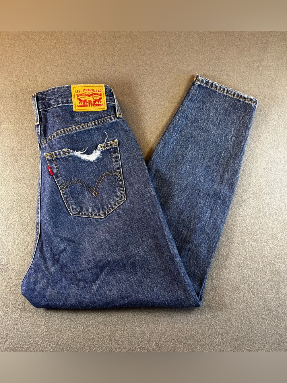 Levi's High Rise Mom Jeans blue denim with a distressed Size 28